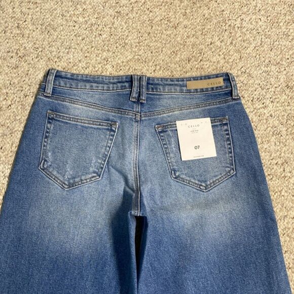 7 CELLO Low Rise Wide Leg Distressed Fray Raw Hem - Picture 4 of 10